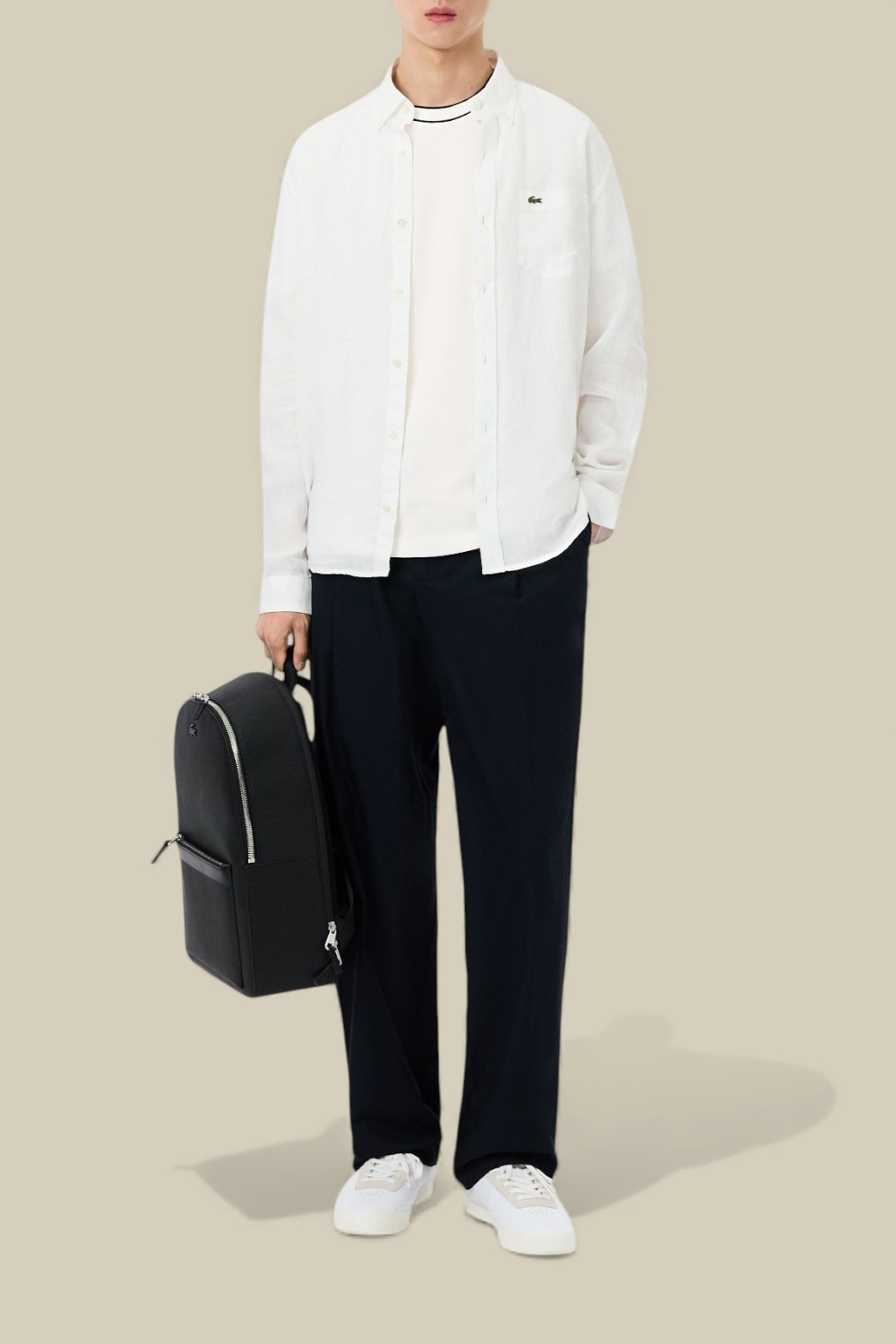 תמונת כל הלוק של חולצת טי פיקה